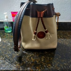 AUTHENTIC VINTAGE DOONEY AND BOURKE TETON BUCKET BAG